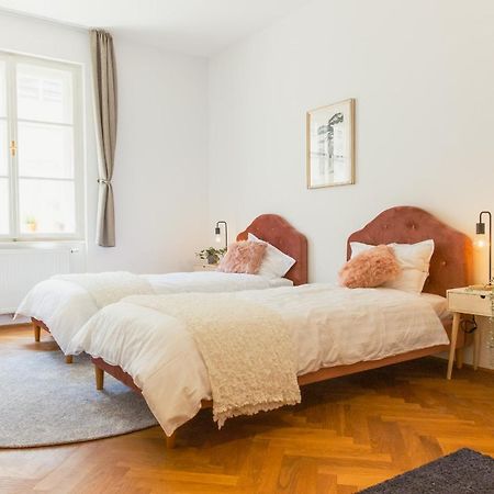 Top Location City Centre Condo In Historic Building With Free Garage Parking Любляна Екстер'єр фото