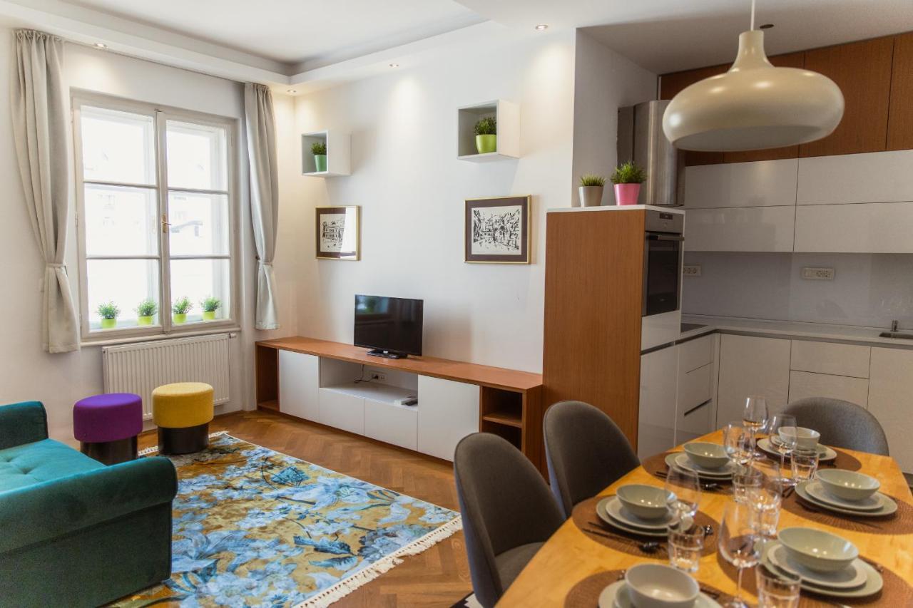 Top Location City Centre Condo In Historic Building With Free Garage Parking Любляна Екстер'єр фото