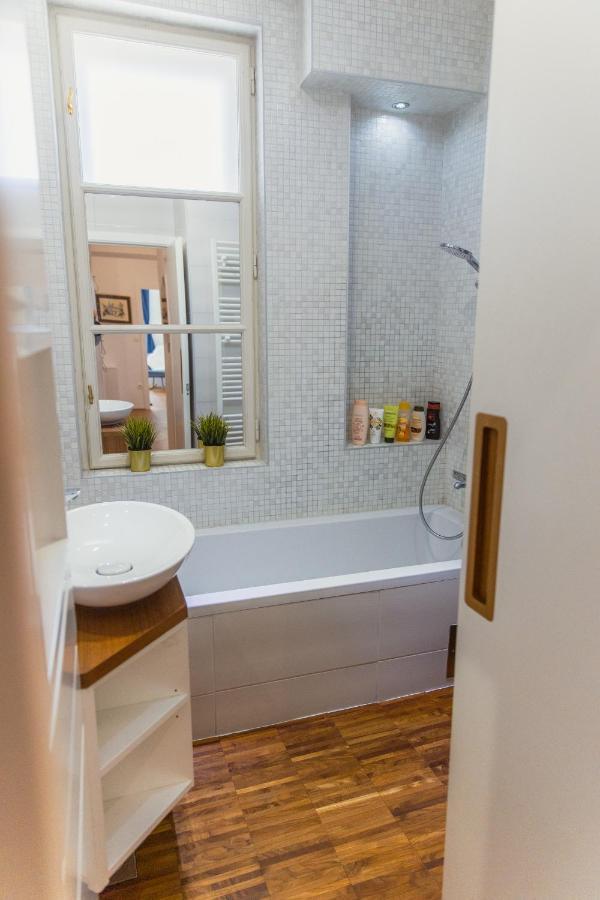 Top Location City Centre Condo In Historic Building With Free Garage Parking Любляна Екстер'єр фото