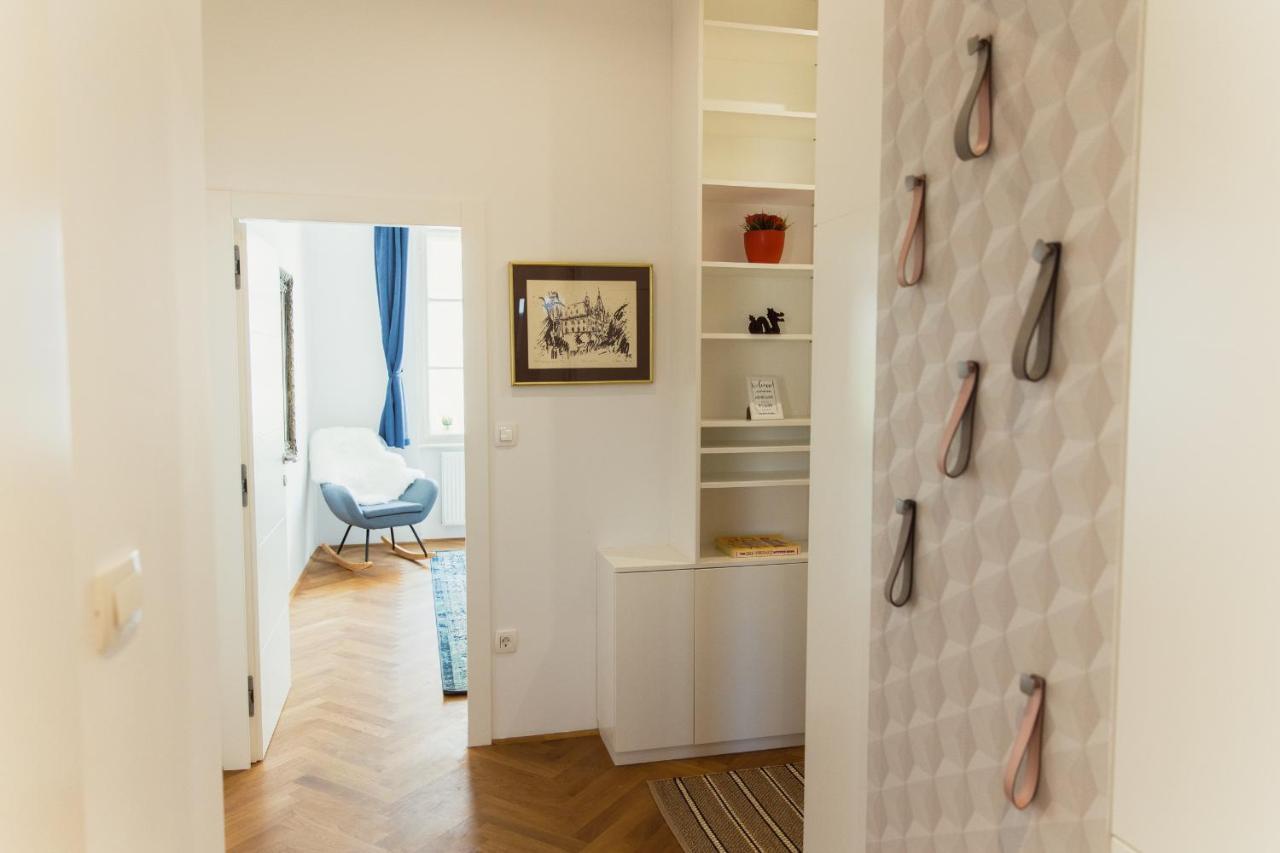 Top Location City Centre Condo In Historic Building With Free Garage Parking Любляна Екстер'єр фото